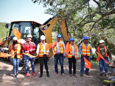 <a href="/noticias/inicia-ceagua-obra-hidraulica-en-el-municipio-de-amacuzac">Inicia Ceagua obra hidráulica en el municipio de Amacuzac</a>